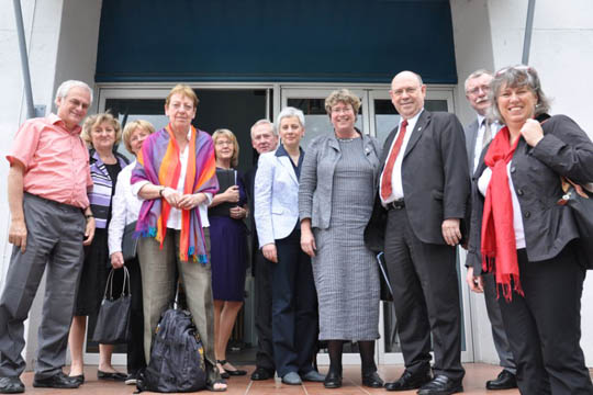 Superintendentin Andrea Aufderheide mit der Kirchenleitung der EKiR in Namibia